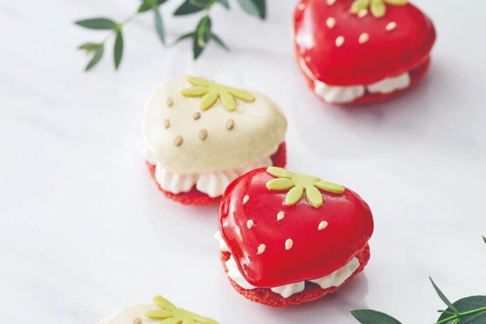 アトリエ ドゥ ゴディバ春限定“いちご”型マカロン、抹茶×ホワイトチョコのフラワームースも