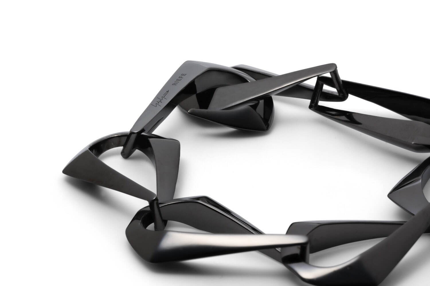 ヨウジヤマモトの新ジュエリーライン「ヨウジヤマモト バイ リーフェ」デビュー