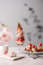 “いちご×桜”の春スイーツコース、ビューティーコネクション銀座で - 桜香るいちごパフェや大福など｜写真1