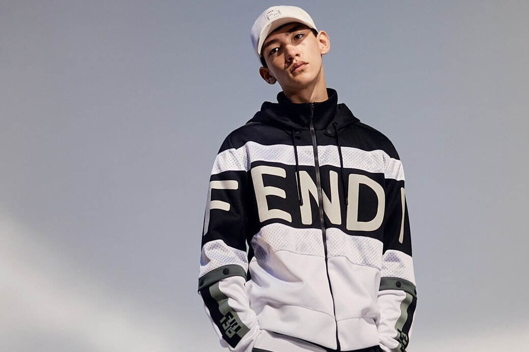 FENDI フェンディ マルチカラー メッシュレザー グラフィック スニーカー フェンディ“グラフィティ風”ロゴを配したメンズスニーカー、通気