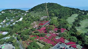 静岡 伊東の観光スポット 小室山 に360 大パノラマの絶景を楽しめる遊歩道 カフェが誕生 ファッションプレス 静岡 伊東の観光スポット 小室山 に360 大パノラマの絶景を楽しめる遊歩道 カフェが誕生 ファッションプレス
