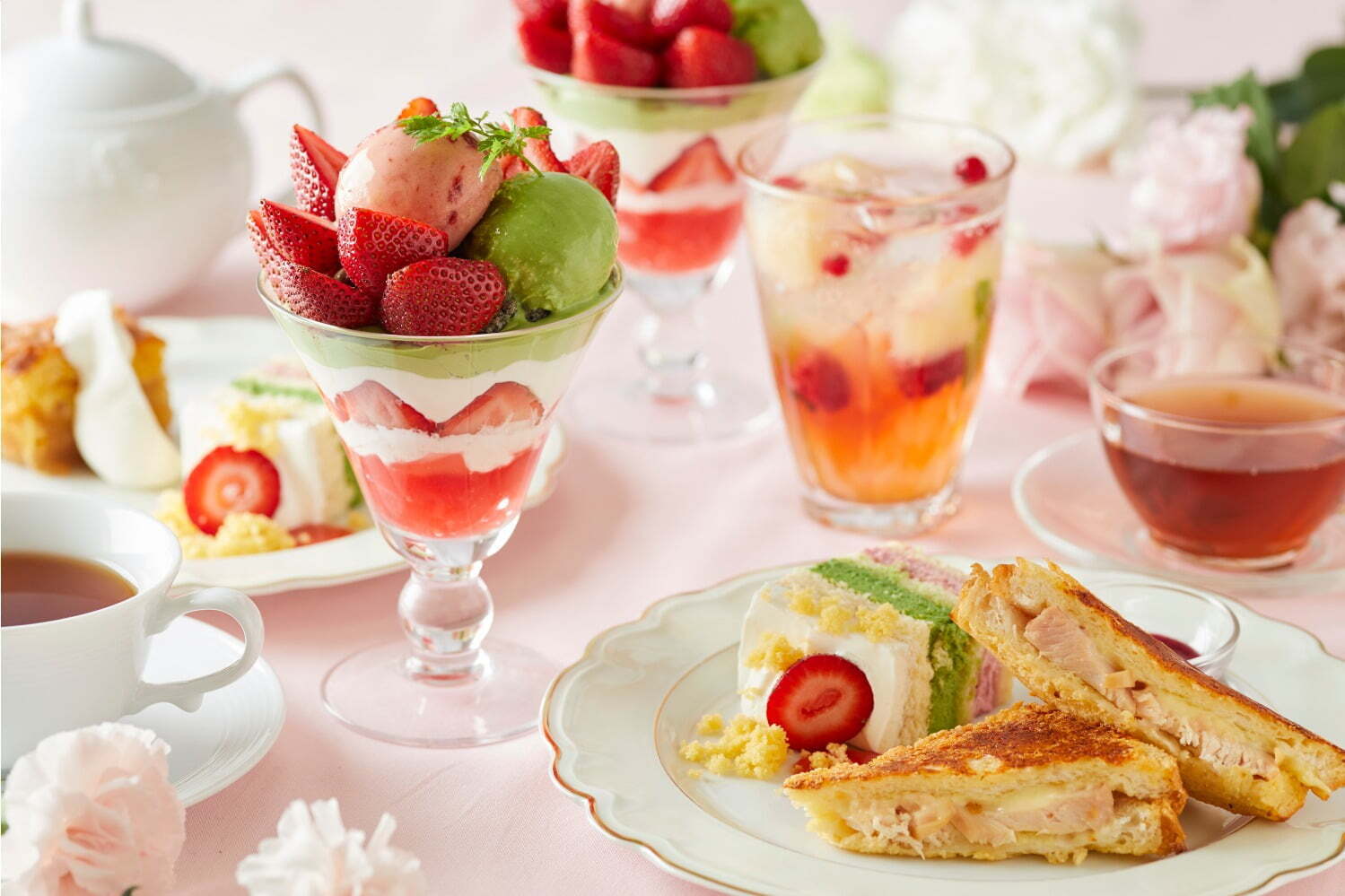 アフタヌーンティー・ティールーム初のスペシャルコース、苺＆抹茶の限定パフェなど