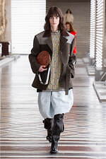 ルイ・ヴィトン 2021年秋冬ウィメンズコレクション - “黄金時代”のロマンを辿って、普遍性と神秘｜写真11