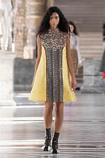 ルイ・ヴィトン 2021年秋冬ウィメンズコレクション - “黄金時代”のロマンを辿って、普遍性と神秘｜写真24