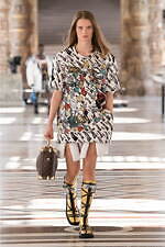 ルイ・ヴィトン 2021年秋冬ウィメンズコレクション - “黄金時代”のロマンを辿って、普遍性と神秘｜写真40