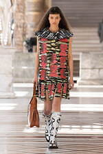 ルイ・ヴィトン 2021年秋冬ウィメンズコレクション - “黄金時代”のロマンを辿って、普遍性と神秘｜写真44