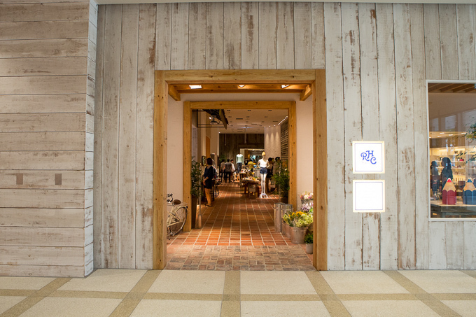 ロンハーマン流の衣食住を提案 みなとみらいに新コンセプトストア Rhc 1号店がopen ファッションプレス