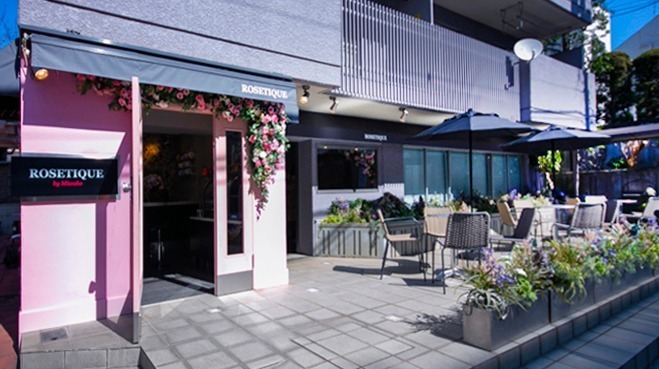 “花が香る”本格カフェ「ロゼティーク カフェ」世田谷に、ローズを飾ったカプチーノ＆花のテラスも｜写真6