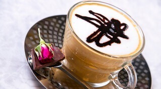 “花が香る”本格カフェ「ロゼティーク カフェ」世田谷に、ローズを飾ったカプチーノ＆花のテラスも｜写真8