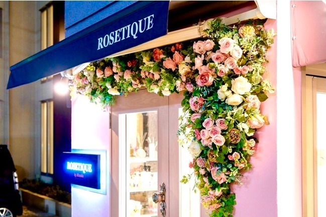 “花が香る”本格カフェ「ロゼティーク カフェ」世田谷に、ローズを飾ったカプチーノ＆花のテラスも｜写真15