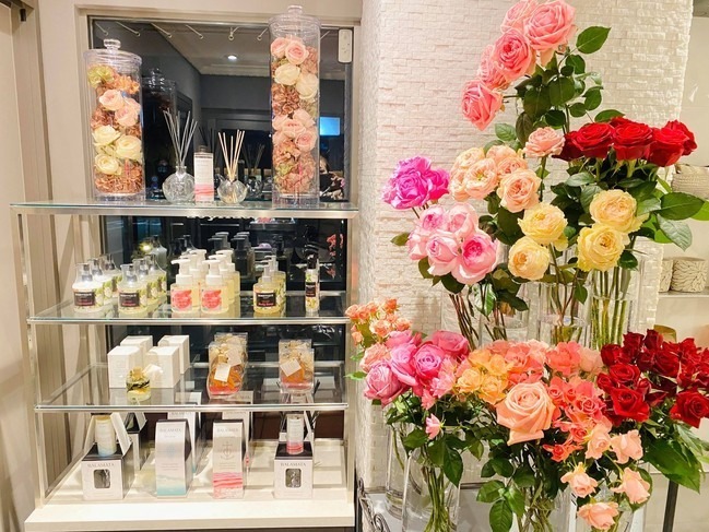 “花が香る”本格カフェ「ロゼティーク カフェ」世田谷に、ローズを飾ったカプチーノ＆花のテラスも｜写真16