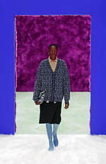 プラダ 2021-22年秋冬コレクション - 身体と服の探求再び、中間地点を求めて｜写真18