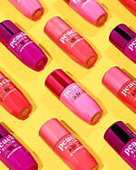 トゥー フェイスド“花びらのように色づく”チーク＆リップティント、フルーツの香り付き｜写真3