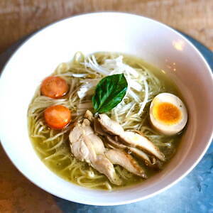「全国ラーメングランプリ」新宿駅西口の特設広場で開催、日本各地のラーメン＆ビールを味わう｜写真7