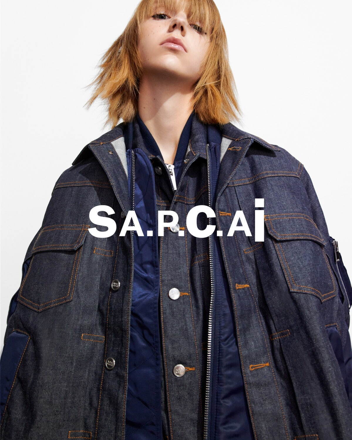 A.P.C.×sacaiのデニムジャケットやロゴフーディ、フリンジ付き白スニーカーなど｜写真33