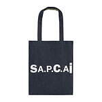 A.P.C.×sacaiのデニムジャケットやロゴフーディ、フリンジ付き白スニーカーなど｜写真26