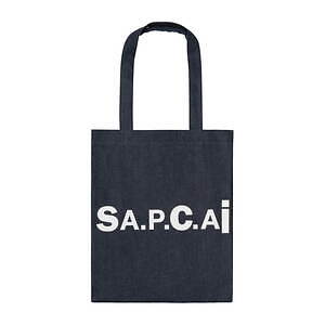 A.P.C.×sacaiのデニムジャケットやロゴフーディ、フリンジ付き白 A.P.C.×sacaiのデニムジャケットやロゴフーディ、フリンジ付き白