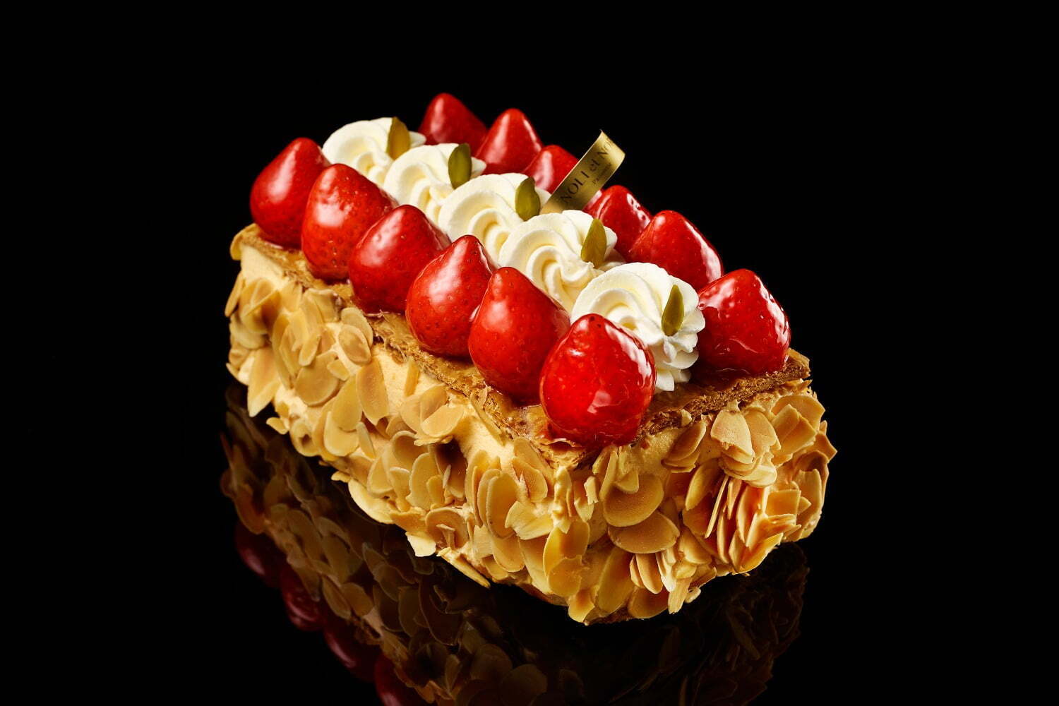 「ノリエノリ」浜松町に、苺のミルフィーユ「ナオミ」