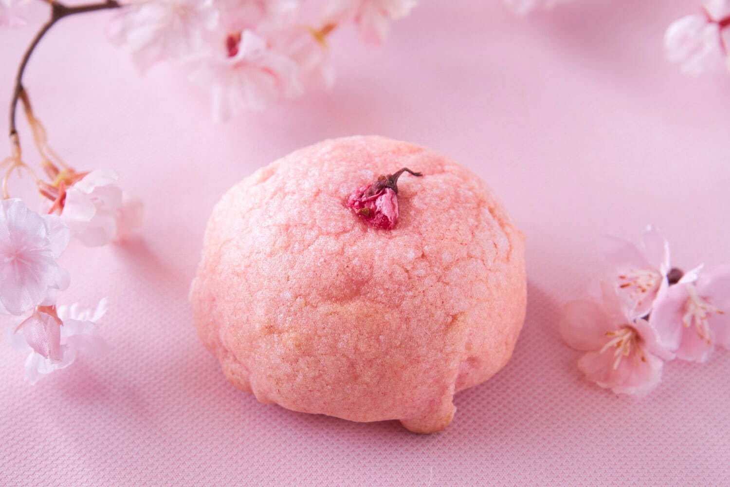 ホテルオークラ東京ベイの桜アフタヌーンティー、桜色クリームのマリトッツォやロールケーキ｜写真7