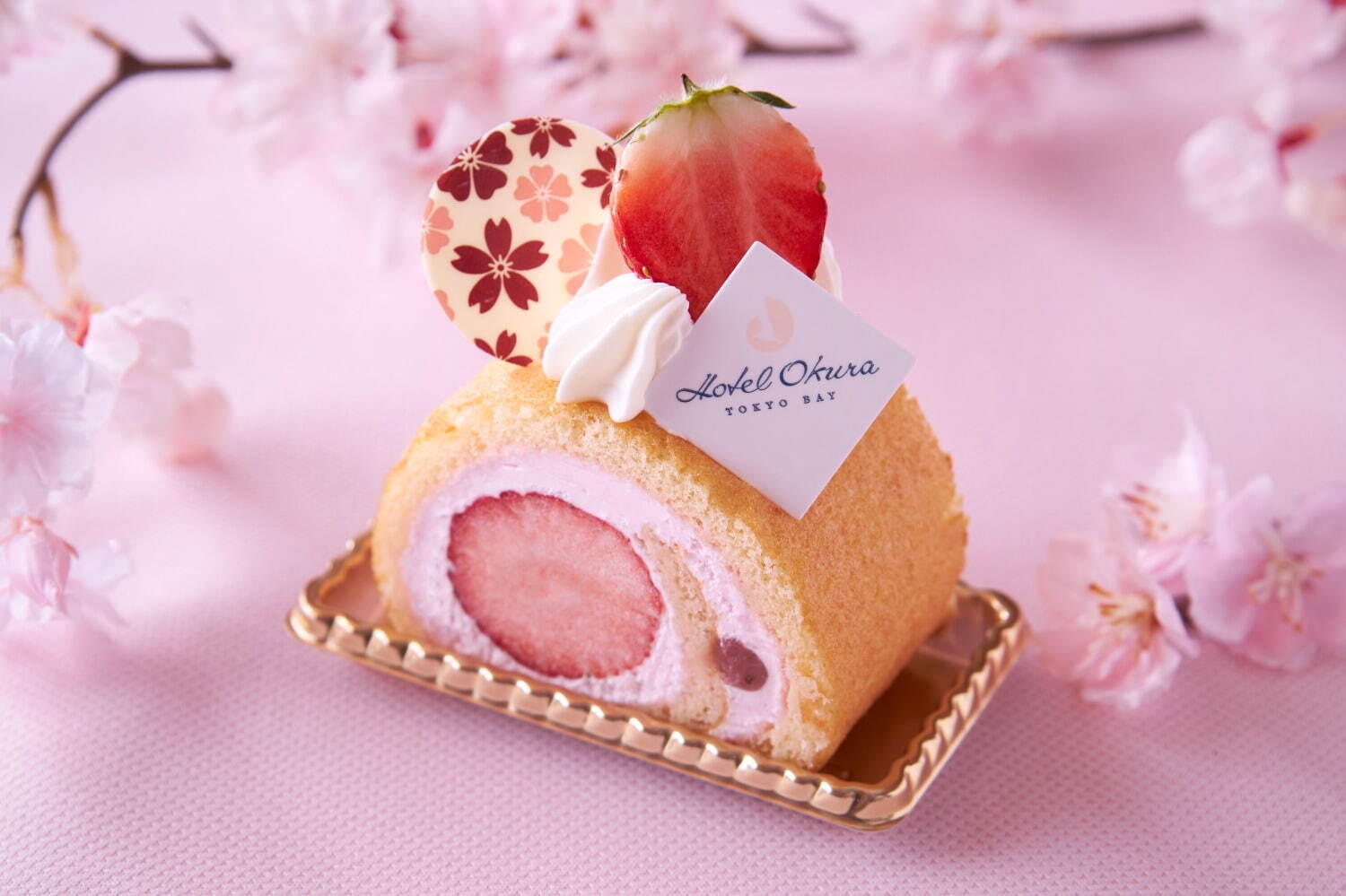 ホテルオークラ東京ベイの桜アフタヌーンティー、桜色クリームのマリトッツォやロールケーキ｜写真3
