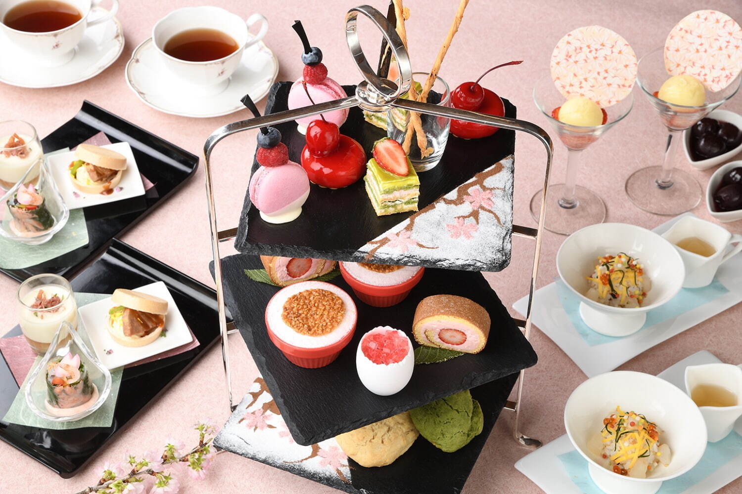 新横浜プリンスホテル さくらと苺 の春限定アフタヌーンティー 桜ロールケーキやマカロンなど ファッションプレス 新横浜プリンスホテル さくらと苺 の春限定アフタヌーンティー 桜ロールケーキやマカロンなど ファッションプレス