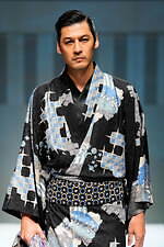 ジョウタロウ サイトウ 2021-22年秋冬コレクション - 宇宙の如く広いキモノの世界｜写真25