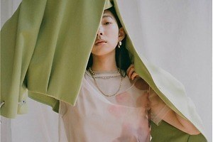 アメリ ヴィンテージ「花の写真」モチーフの春色ウェアが渋谷パルコに、写真家・永瀬沙世とコラボ