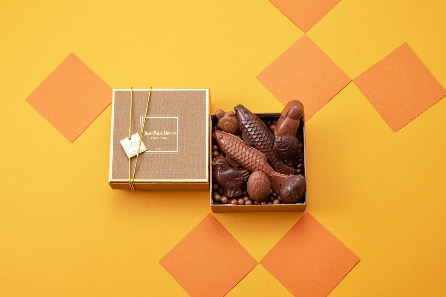 ジャン＝ポール・エヴァンのイースター、花を飾った卵型ショコラ＆いわし型ショコラ缶など｜写真9