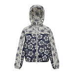 モンクレールのウィメンズ新作“フラワープリント”のウィンドブレーカーやケープ風アウター｜写真2