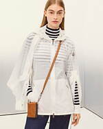 モンクレールのウィメンズ新作“フラワープリント”のウィンドブレーカーやケープ風アウター｜写真11