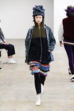 トリコ・コム デ ギャルソン 2021-22年秋冬コレクション、心に秘めた無邪気な少年らしさ｜写真3