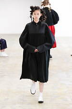 トリコ・コム デ ギャルソン 2021-22年秋冬コレクション、心に秘めた無邪気な少年らしさ｜写真16