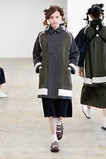 トリコ・コム デ ギャルソン 2021-22年秋冬コレクション、心に秘めた無邪気な少年らしさ｜写真30