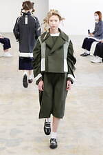 トリコ・コム デ ギャルソン 2021-22年秋冬コレクション、心に秘めた無邪気な少年らしさ｜写真31