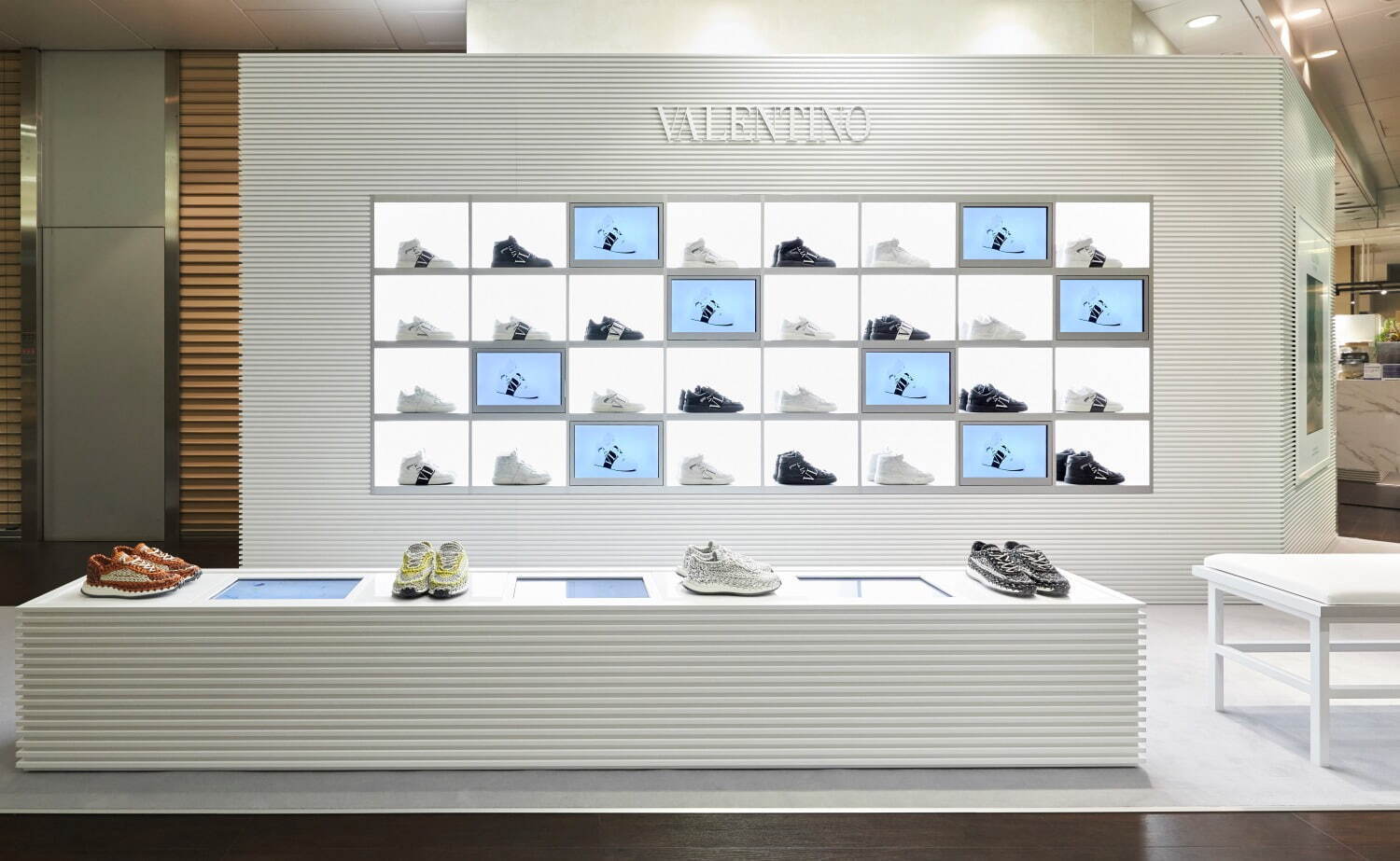 ヴァレンティノ(VALENTINO) クロシェ｜写真15