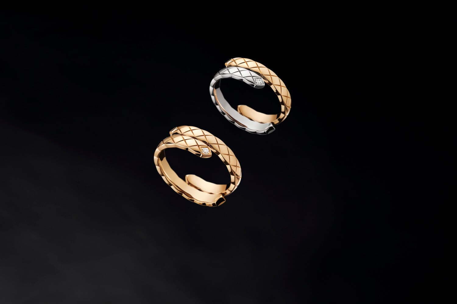 シャネルのファインジュエリー「ココ クラッシュ」新作、2つの“C”が重なるリング