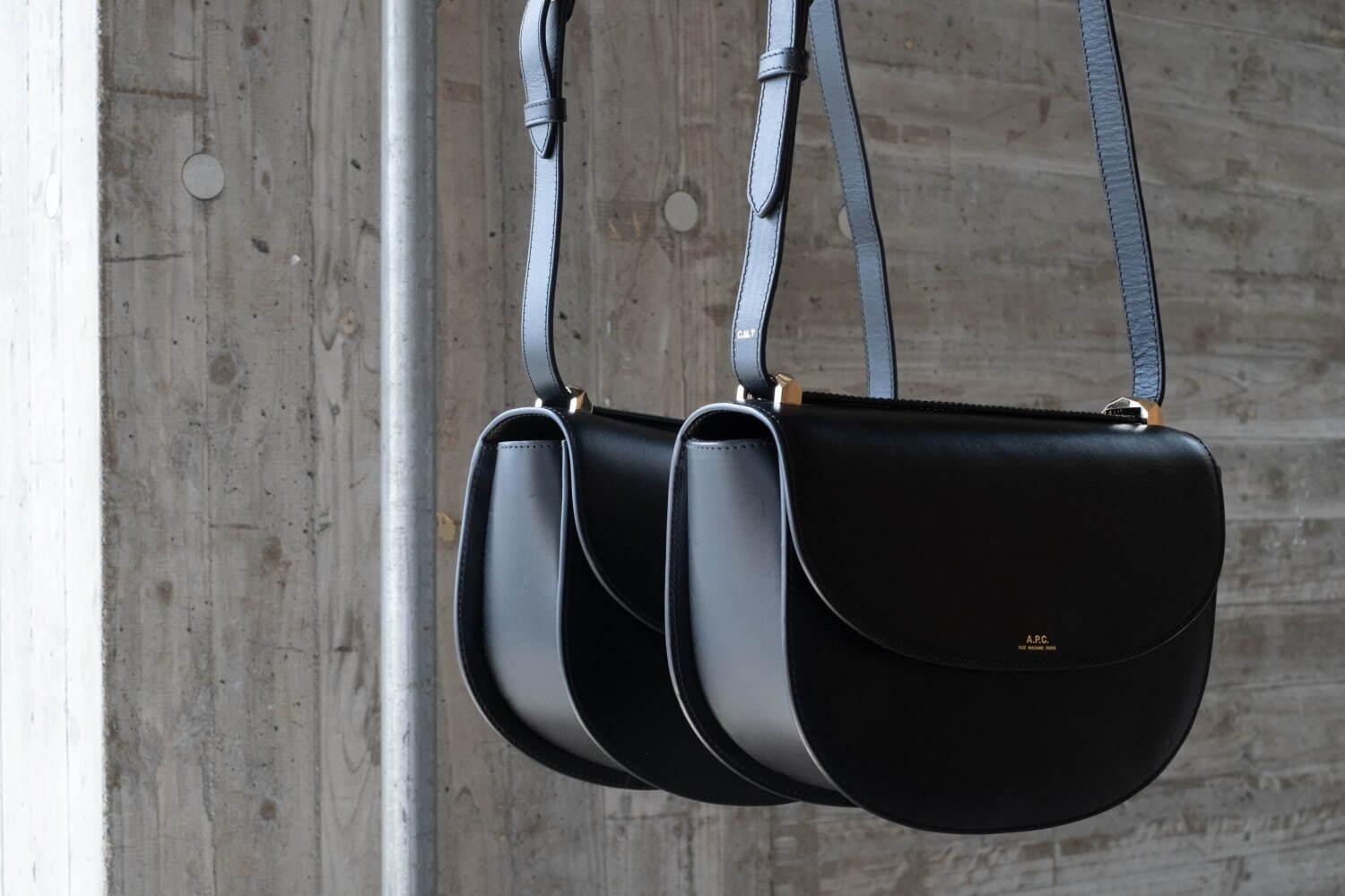 A.P.C.レザーグッズ刻印サービスが全国で、人気バッグ＆ウォレットや 