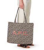 A.P.C.レザーグッズ刻印サービスが全国で、人気バッグ＆ウォレットや“隠れ人気”トートバッグ比較｜写真35