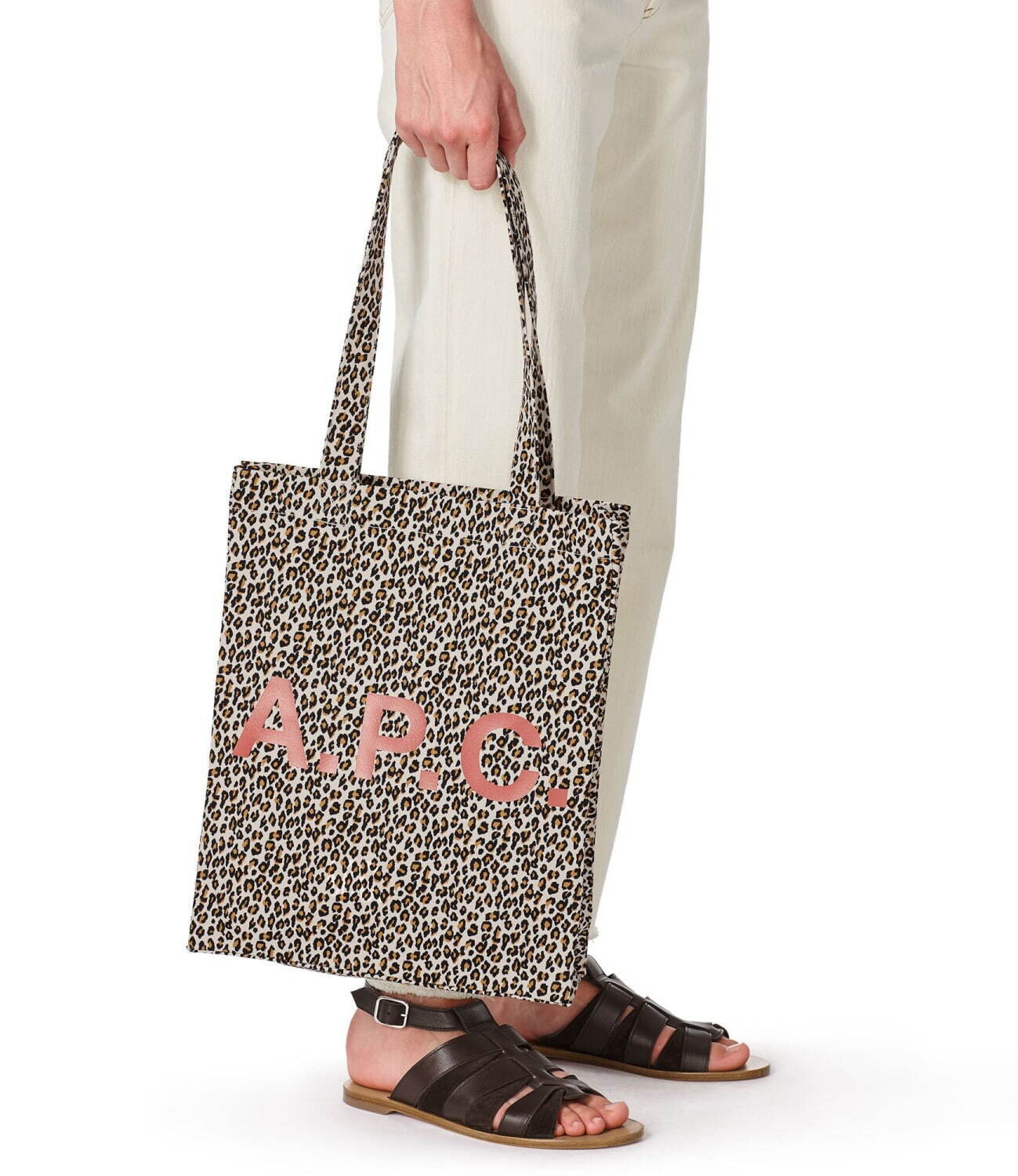 A.P.C.レザーグッズ刻印サービスが全国で、人気バッグ＆ウォレットや“隠れ人気”トートバッグ比較｜写真39