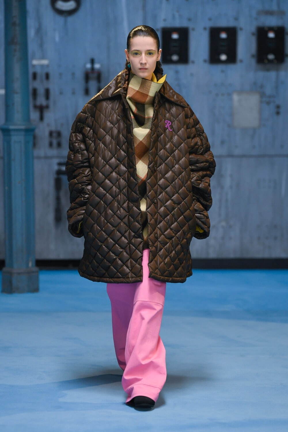 ラフ シモンズ(RAF SIMONS) 2021-22年秋冬ウィメンズ&メンズコレクション  - 写真1