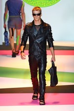 ヴェルサーチ 2014年春夏メンズコレクション - ミラノの“色気見本市”｜写真49