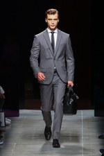 ボッテガ・ヴェネタ(BOTTEGA VENETA) 視覚的な矛盾の影響｜写真1