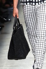 ボッテガ・ヴェネタ(BOTTEGA VENETA) 視覚的な矛盾の影響｜写真53
