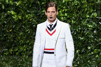 モンクレール ガム・ブルー(MONCLER GAMME BLEU) コレクション