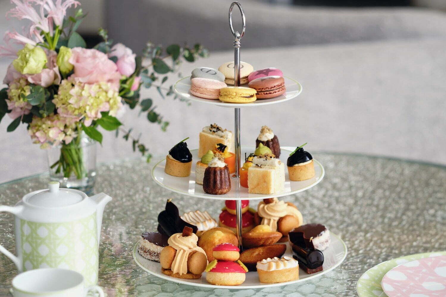 「カフェ ディオール by ラデュレ」が東京・銀座に誕生、限定アフタヌーンティーやマカロンボックス