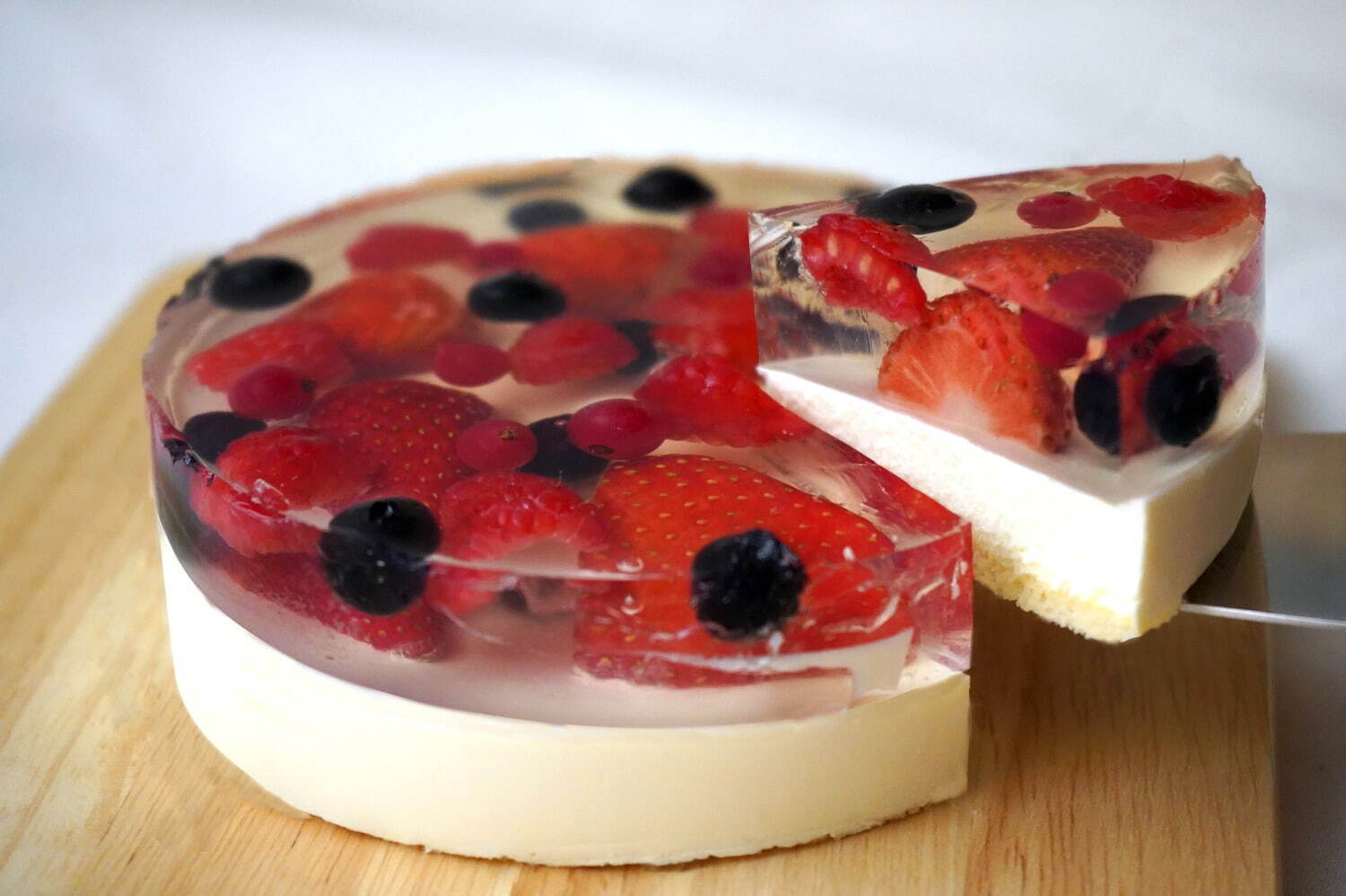 フォルマ“ベリーが浮かぶ”さわやかチーズケーキ＆“太陽イメージ”オレンジいっぱいレアチーズ