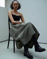 アカネウツノミヤ 2021年秋冬コレクション - 寒空に映える、ひとさじの鮮やかなブルー｜写真8