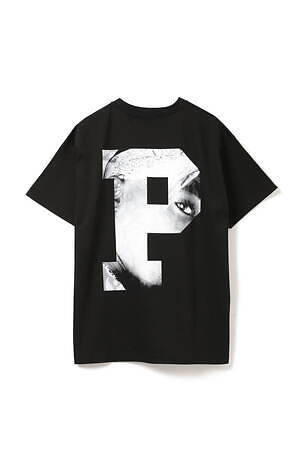 タトラス人気ラッパー2PACとコラボTシャツ、世界的バンド