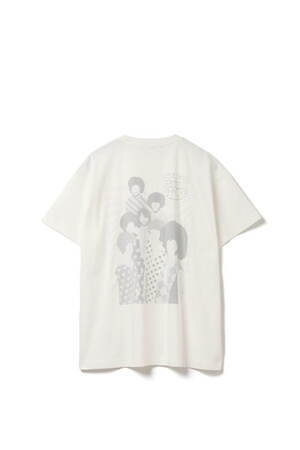 タトラス人気ラッパー2PACとコラボTシャツ、世界的バンド