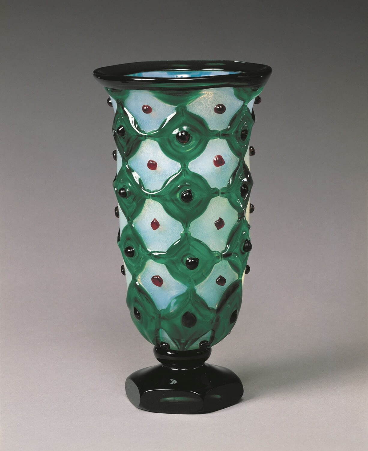 岩田久利《花器》1982年 町田市立博物館蔵